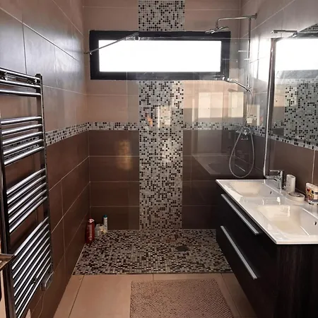 Les Vautes - Art De Vivre A La Provencale, Grande Piscine, Parking Couvert, Prise Electrique Voiture Villa *